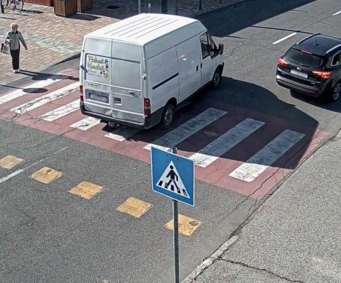 Zebrán előzött, három hónapra elvették a jogsiját - VIDEÓ